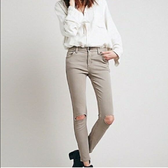 Free People Denim - NWOT Free People Skinny Destruction Knee Jeans 29